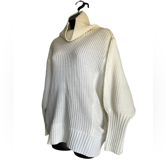 Ivory Sweater Oversized Small NWOT - Picture 2 of 5